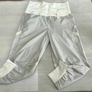 [8]Lululemon High  Waist Gray White Pinstripe Devi Cargo Track Crop -NWOT